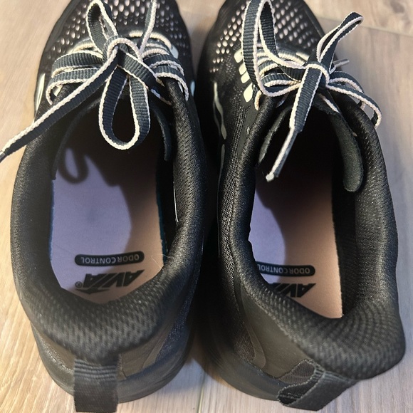 Avia Sz 8 Tennis Shoes - Picture 3 of 5